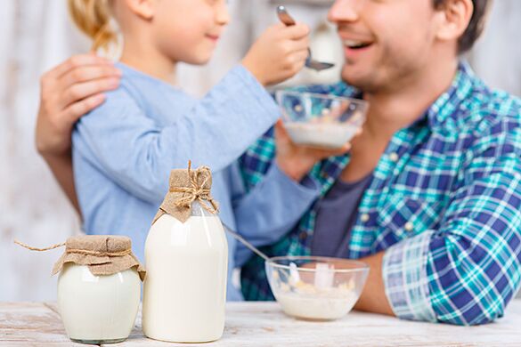 Die Diät erfordert die Vorbereitung des Körpers durch schrittweises Hinzufügen von Kefir zur Diät.